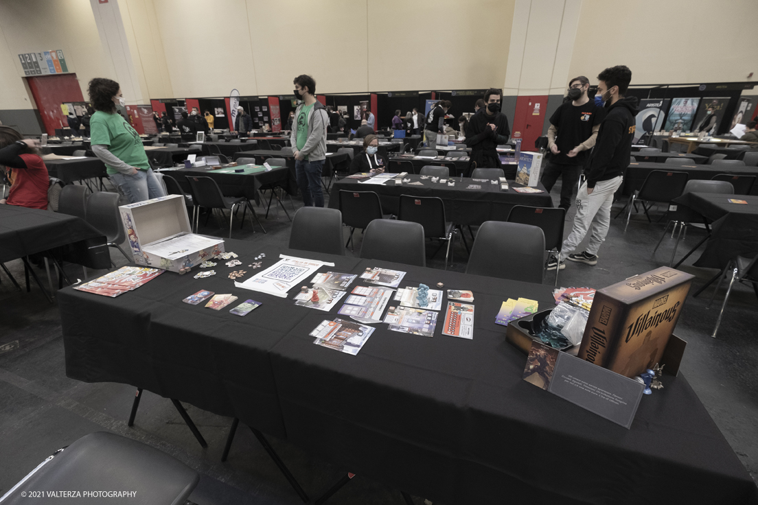 _DSF9870.jpg - 11/12/2021. Torino.  Fumetti, giochi, videogames e cosplay sono i protagonisti della settima edizione della kermesse irrinunciabile per tutti gli amanti di fumetti e tutto quello che ci gira intorno.. Nella foto l'area preparata per i giochi di ruolo a disposizione del pubblico