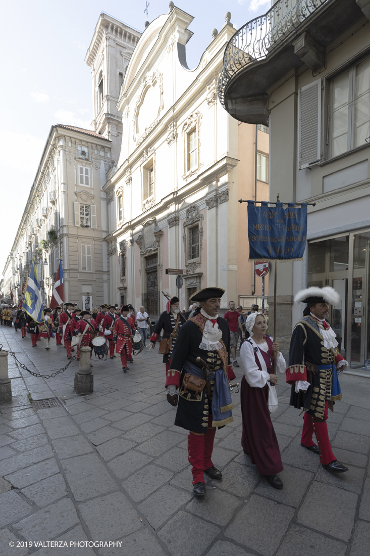 _G3I4125.jpg - 7/09/2019. Torino. Cerimonie di celebrazione dell'evento  con il gruppo storico Pietro Micca. Nella foto il corteo dei figuranti in costume storico si snoda lungo le vie della cittÃ 