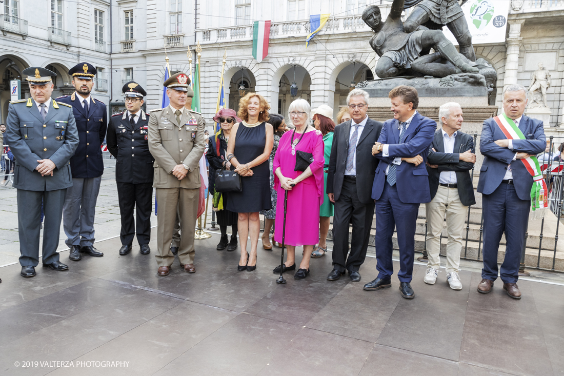 _G3I4329.jpg - 7/09/2019. Torino. Cerimonie di celebrazione dell'evento  con il gruppo storico Pietro Micca. Nella foto Onori al Gonfalone della cittÃ  ed alle autoritÃ , rassegna di reparti schierati da parte delle autoritÃ , commemorazione ed onori al monumento del principe Eugenio con salva di fucileria.