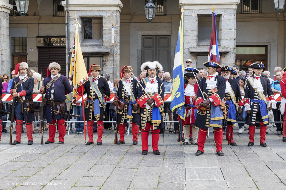 _G3I4387.jpg - 7/09/2019. Torino. Cerimonie di celebrazione dell'evento  con il gruppo storico Pietro Micca. Nella foto Onori al Gonfalone della cittÃ  ed alle autoritÃ , rassegna di reparti schierati da parte delle autoritÃ , commemorazione ed onori al monumento del principe Eugenio con salva di fucileria.