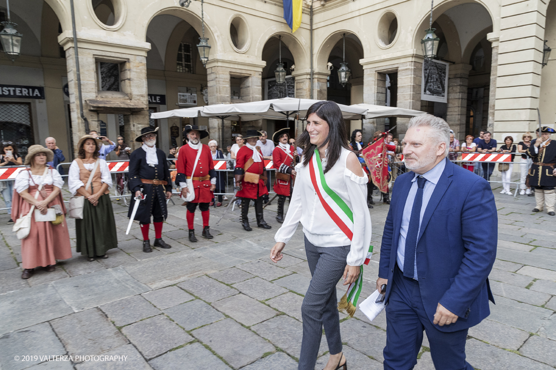 _G3I4421.jpg - 7/09/2019. Torino. Cerimonie di celebrazione dell'evento  con il gruppo storico Pietro Micca. Nella foto Onori al Gonfalone della cittÃ  ed alle autoritÃ , rassegna di reparti schierati da parte delle autoritÃ , commemorazione ed onori al monumento del principe Eugenio con salva di fucileria.