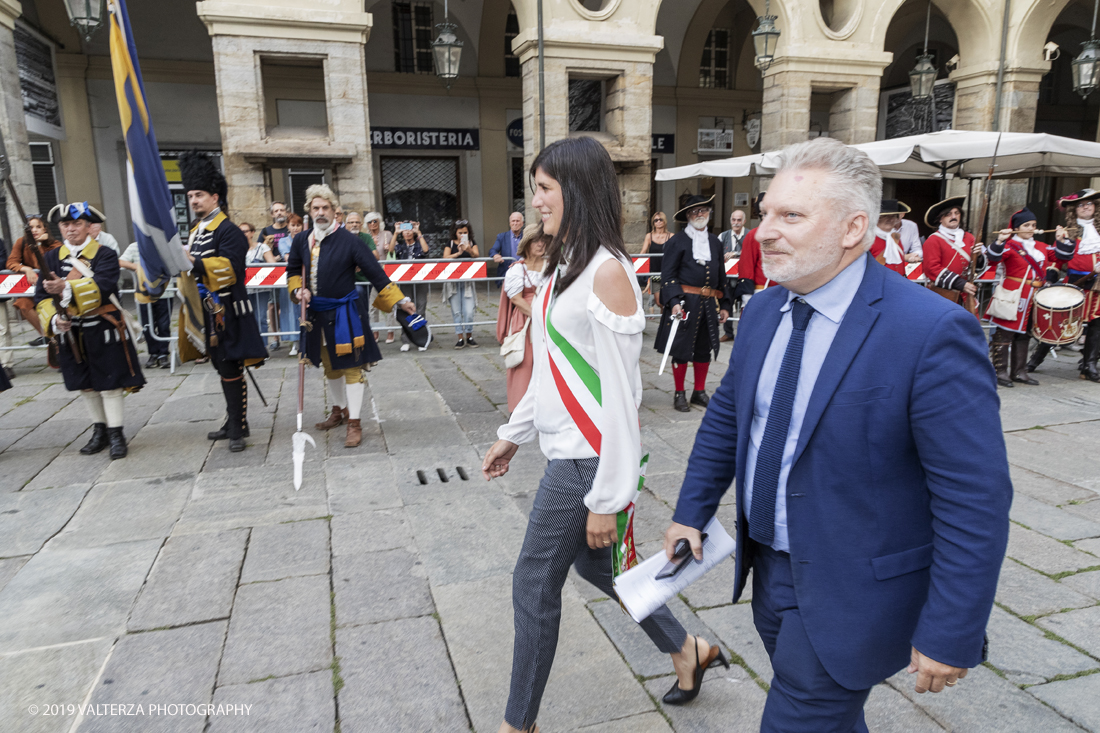 _G3I4423.jpg - 7/09/2019. Torino. Cerimonie di celebrazione dell'evento  con il gruppo storico Pietro Micca. Nella foto Onori al Gonfalone della cittÃ  ed alle autoritÃ , rassegna di reparti schierati da parte delle autoritÃ , commemorazione ed onori al monumento del principe Eugenio con salva di fucileria.