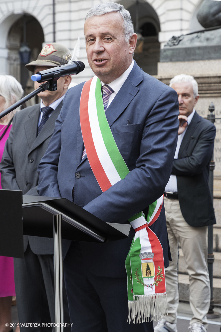 _G3I4490.jpg - 7/09/2019. Torino. Cerimonie di celebrazione dell'evento  con il gruppo storico Pietro Micca. Nella foto Onori al Gonfalone della cittÃ  ed alle autoritÃ , rassegna di reparti schierati da parte delle autoritÃ , commemorazione ed onori al monumento del principe Eugenio con salva di fucileria.