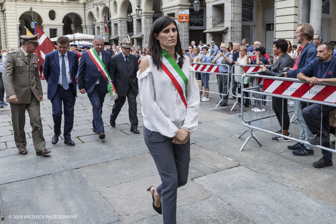 _G3I4536.jpg - 7/09/2019. Torino. Cerimonie di celebrazione dell'evento  con il gruppo storico Pietro Micca. Nella foto Onori al Gonfalone della cittÃ  ed alle autoritÃ , rassegna di reparti schierati da parte delle autoritÃ , commemorazione ed onori al monumento del principe Eugenio con salva di fucileria.