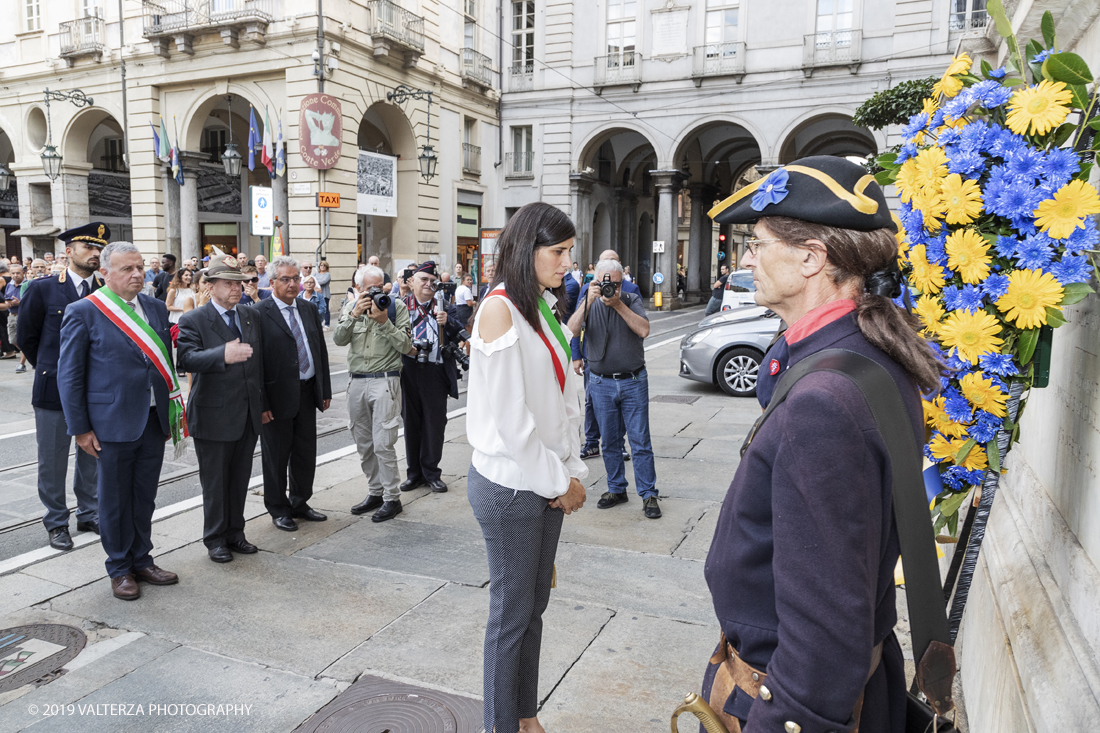 _G3I4550.jpg - 7/09/2019. Torino. Cerimonie di celebrazione dell'evento  con il gruppo storico Pietro Micca. Nella foto Onori al Gonfalone della cittÃ  ed alle autoritÃ , rassegna di reparti schierati da parte delle autoritÃ , commemorazione ed onori al monumento del principe Eugenio con salva di fucileria.