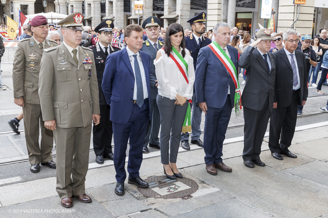 _G3I4553.jpg - 7/09/2019. Torino. Cerimonie di celebrazione dell'evento  con il gruppo storico Pietro Micca. Nella foto Onori al Gonfalone della cittÃ  ed alle autoritÃ , rassegna di reparti schierati da parte delle autoritÃ , commemorazione ed onori al monumento del principe Eugenio con salva di fucileria.