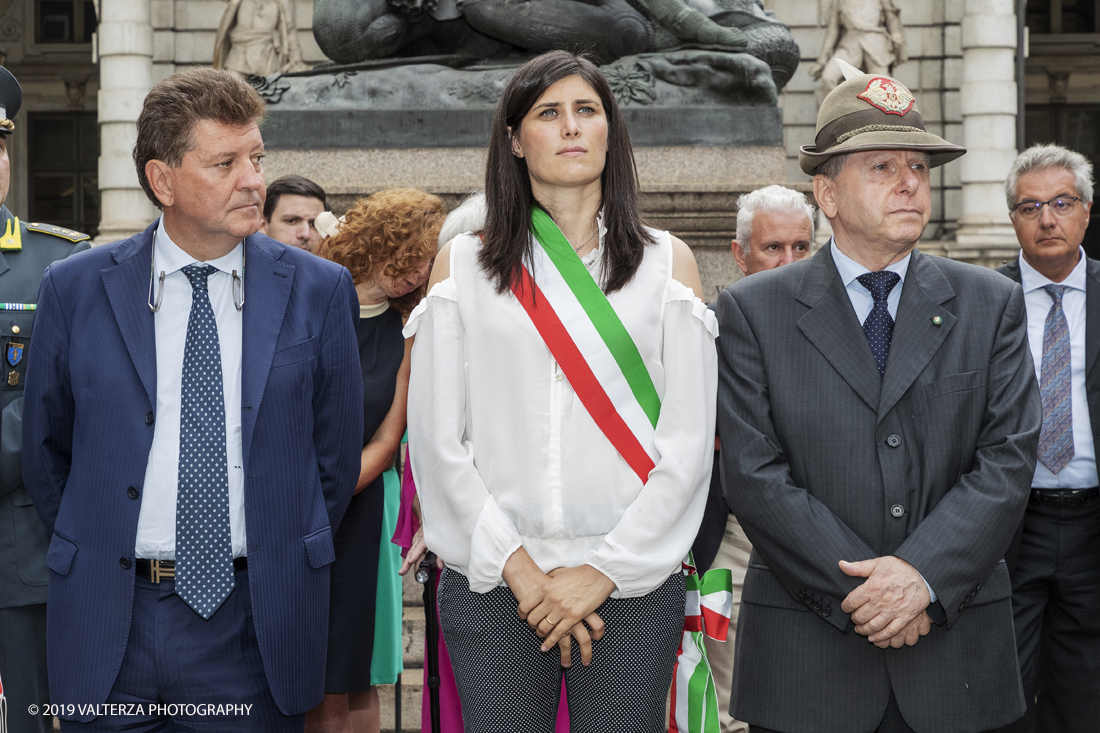 _G3I4578.jpg - 7/09/2019. Torino. Cerimonie di celebrazione dell'evento  con il gruppo storico Pietro Micca. Nella foto Onori al Gonfalone della cittÃ  ed alle autoritÃ , rassegna di reparti schierati da parte delle autoritÃ , commemorazione ed onori al monumento del principe Eugenio con salva di fucileria.