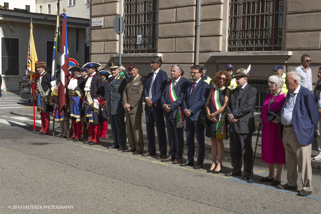 _X9B0783.jpg - 7/09/2019. Torino. Cerimonie di celebrazione dell'evento  con il gruppo storico Pietro Micca. Nella foto onori ai caduti francesi e ducali con deposizione di corona alla targa che ricorda il sacrificio di Pietro Micca in via Guicciardini.