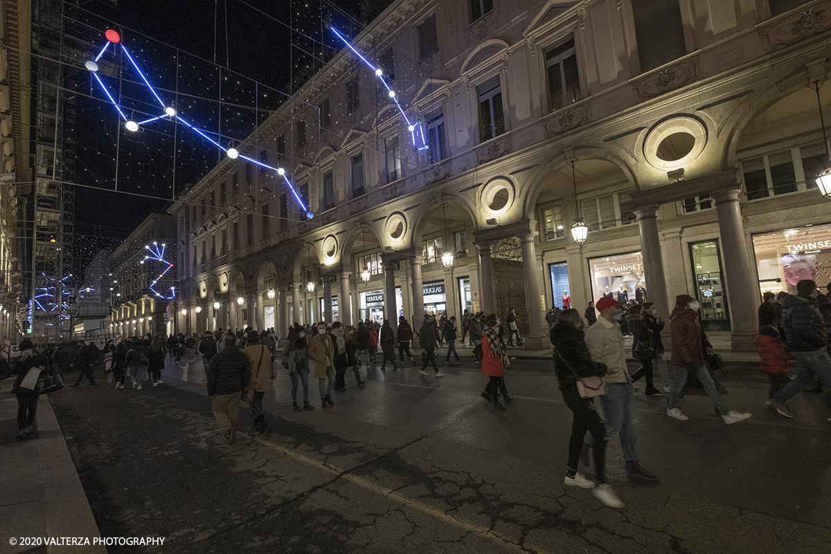 _DSF9298.jpg - 13/12/2020. Torino. Torino si prepara al Natale. Nella foto via Roma