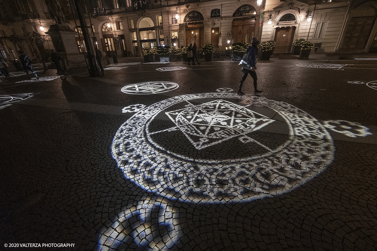 _DSF9315.jpg - 13/12/2020. Torino. Torino si prepara al Natale. Nella foto luci d'artista ed addobbi natalizi in piazza Carignano