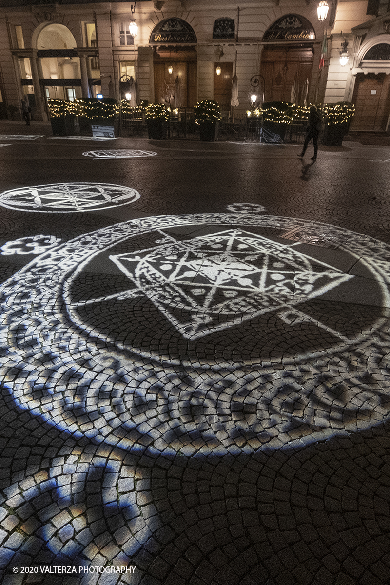 _DSF9325.jpg - 13/12/2020. Torino. Torino si prepara al Natale. Nella foto luci d'artista ed addobbi natalizi in piazza Carignano