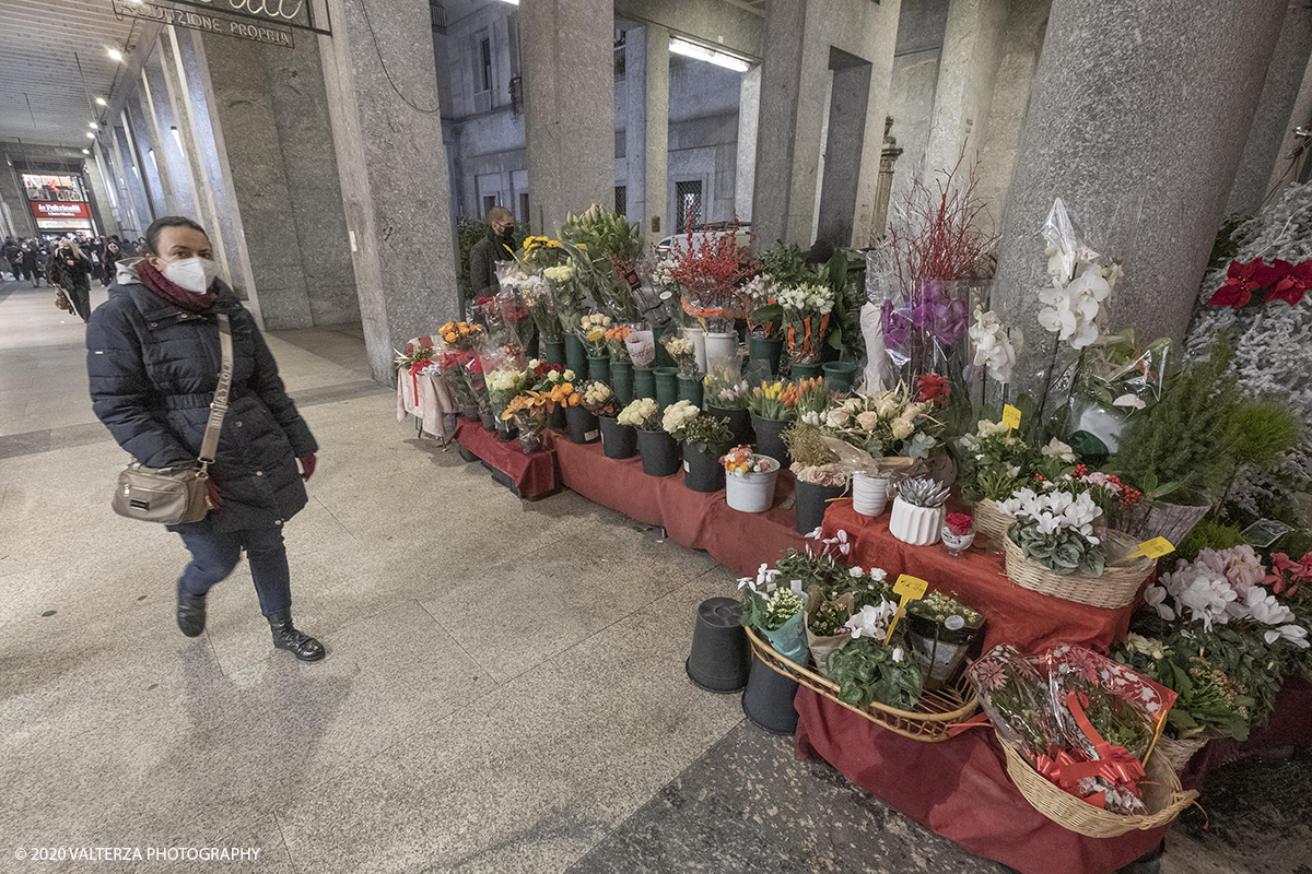 _DSF9361.jpg - 13/12/2020. Torino. Torino si prepara al Natale. Nella foto sotto i portici di piazza San Carlo