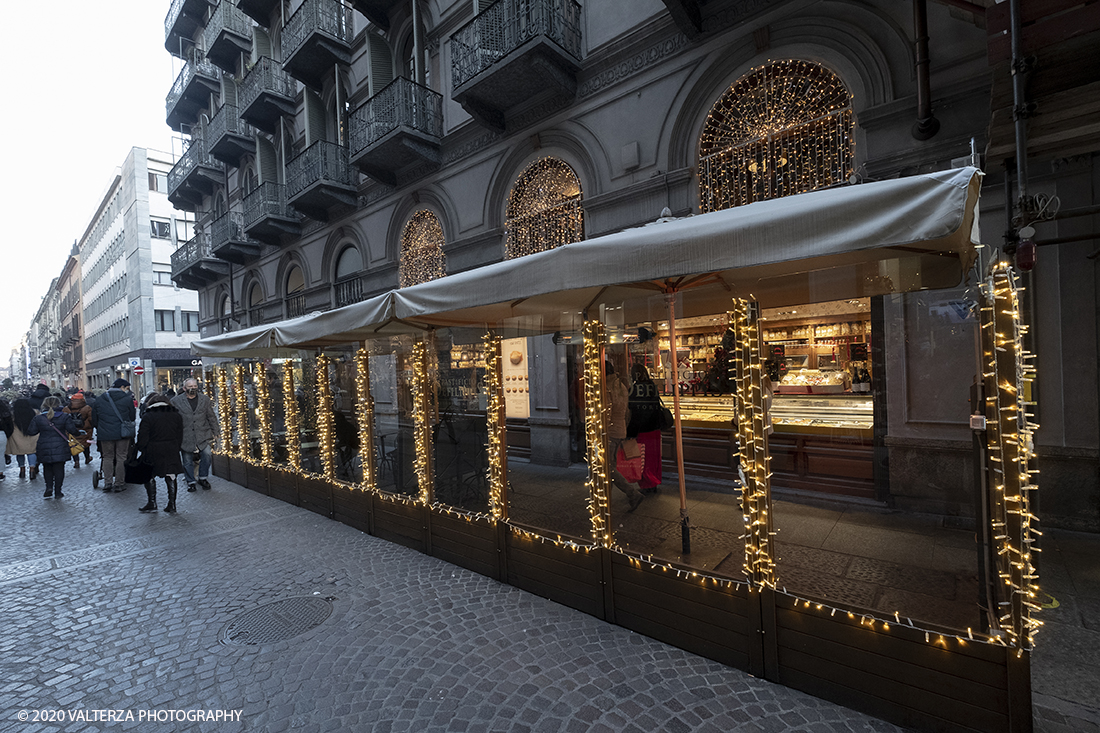 _DSF9588.jpg - 13/12/2020. Torino. Torino si prepara al Natale. Nella foto vetrina in via Lagrange