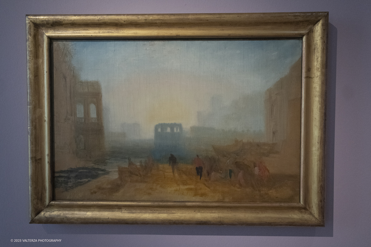 _DSF6893.jpg - 12/10/2023. Venaria Reale. La Reggia di Venaria prosegue anche la collaborazione con la Tate UK celebrando il grande pittore romantico inglese: Joseph Mallord William Turner (1775-1851). La mostra, curata dalla storica dellâ€™arte inglese Anne Lyles, presenta dal 13 ottobre 2023 al 28 gennaio 2024 la selezione di una quarantina di opere provenienti dal celebre museo londinese. Nella foto Scena Portuale alla maniera di Claude: studio per Didone che dirige l'equipaggiamento della flotta , 1827-1828 ca