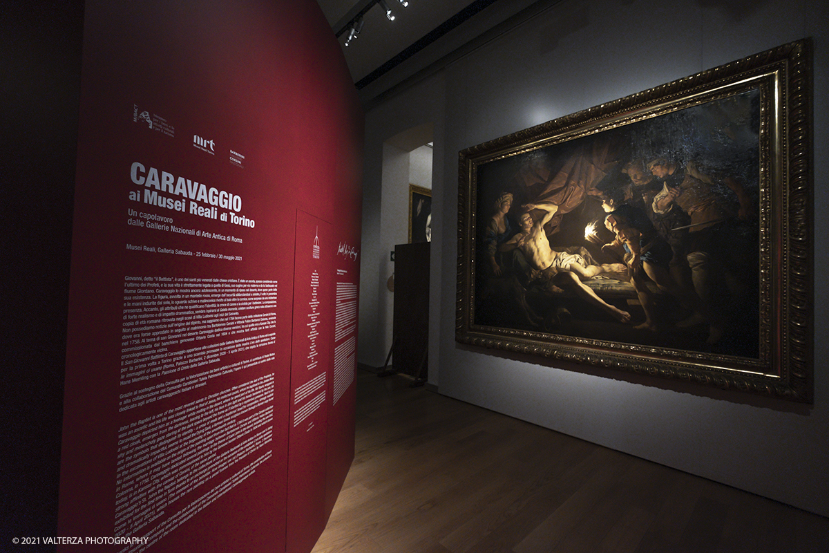 _DSF8989.jpg - 25-01-2021. Torino.  I visitatori dei Musei Reali di Torino potranno godere fino al 30 maggio di un emblematico capolavoro di Caravaggio. Dipinto tra il 1604 e il 1606 esso Ã© il San Giovanni Battista di Palazzo Corsini. Nella foto opera di Mattias Stom o Stomer; Sansone catturato dai filistei. 1640 circa