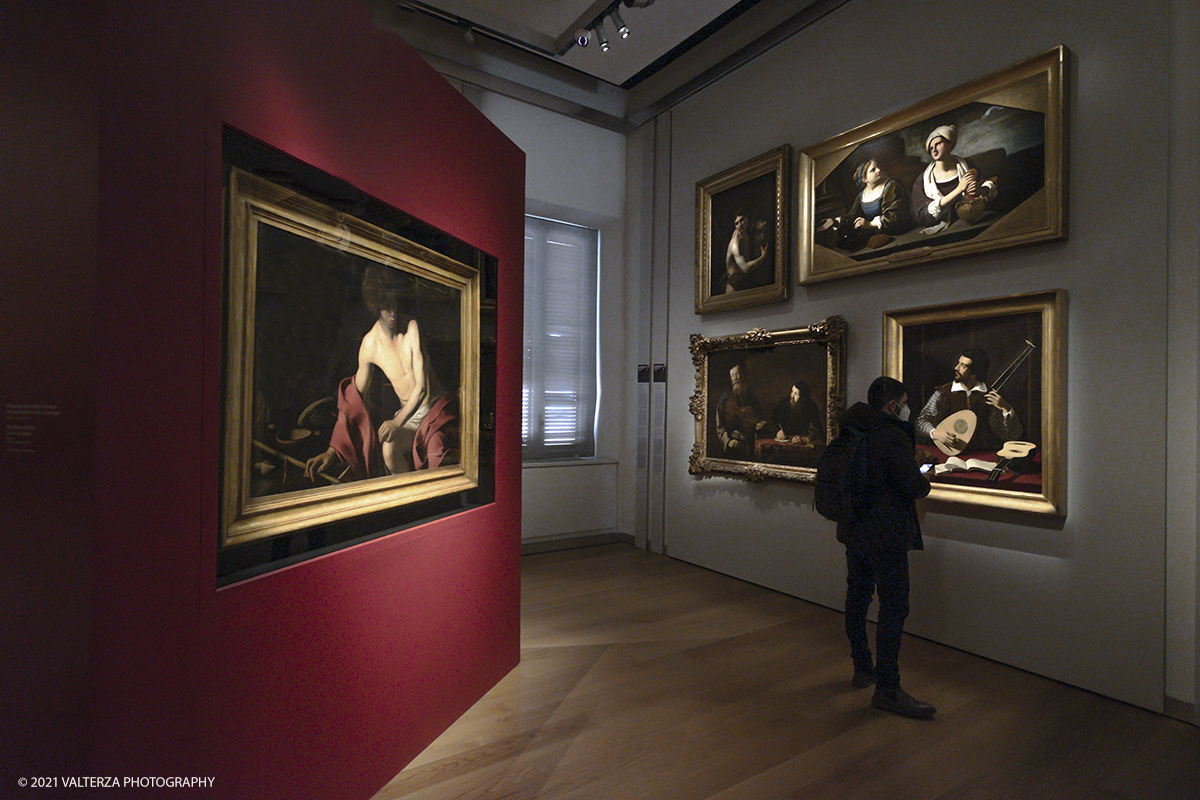 _DSF9019.jpg - 25-01-2021. Torino.  I visitatori dei Musei Reali di Torino potranno godere fino al 30 maggio di un emblematico capolavoro di Caravaggio. Dipinto tra il 1604 e il 1606 esso Ã© il San Giovanni Battista di Palazzo Corsini. Nella foto la sala dei pittori Caravaggeschi che ospita il San Giovanni Battista del Caravaggio