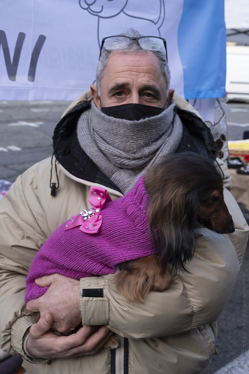 _DSF0113.jpg - 10/01/2021. Torino mercato dell Crocetta. Nella foto capi di abbigliamento per cani