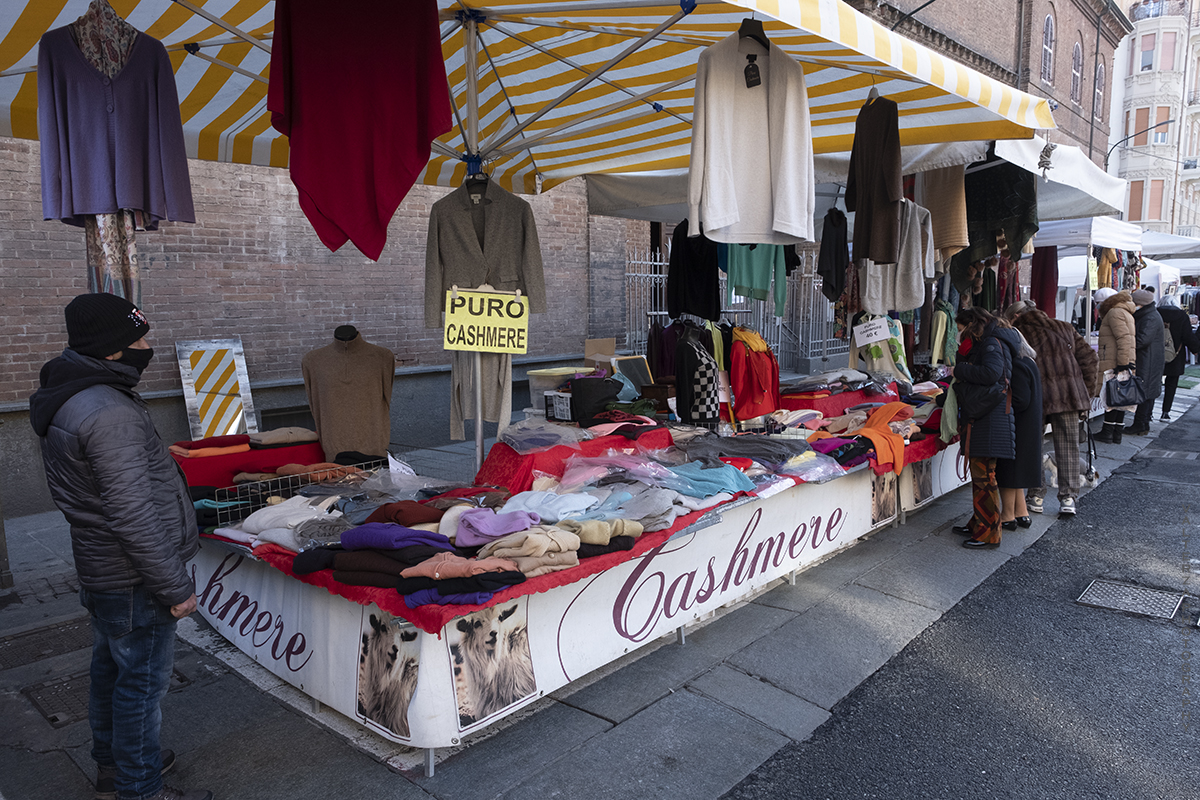 _DSF9927.jpg - 10/01/2021. Torino mercato dell Crocetta. Nella foto un angolo del mercato