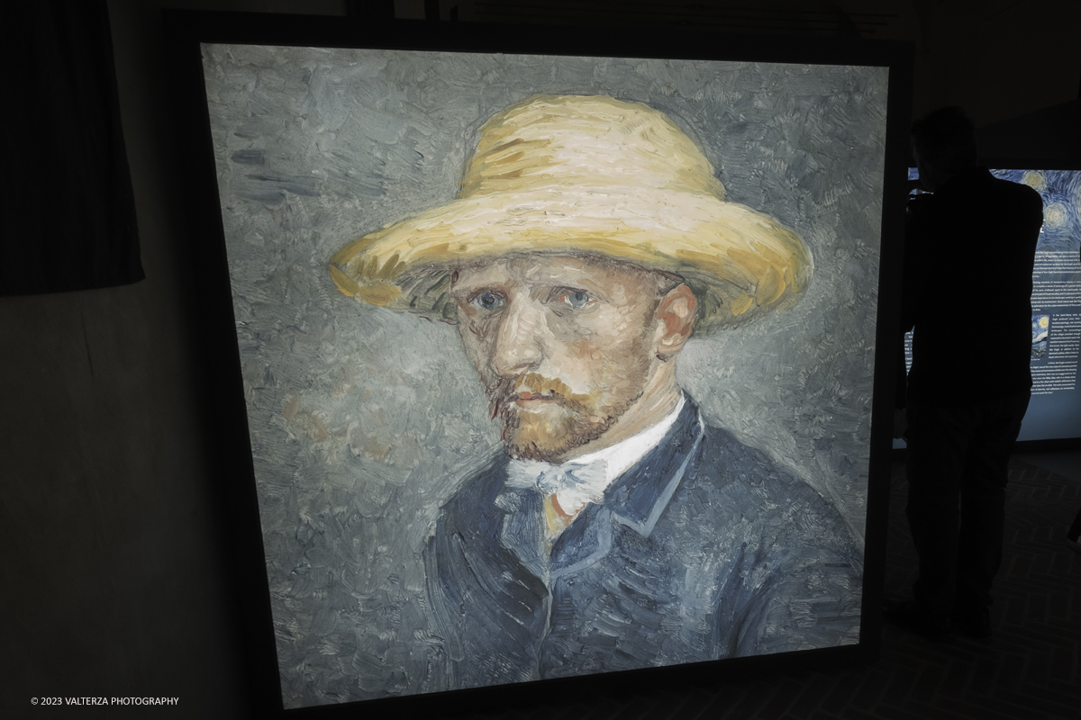 _DSF5197.jpg - 17/03/2023. Torino. Arriva a Torino VanGogh experience,  la mostra multimediale che abbraccia il visitatore in una nuova esperienza multisensoriale. Nella foto la prima parte della mostra