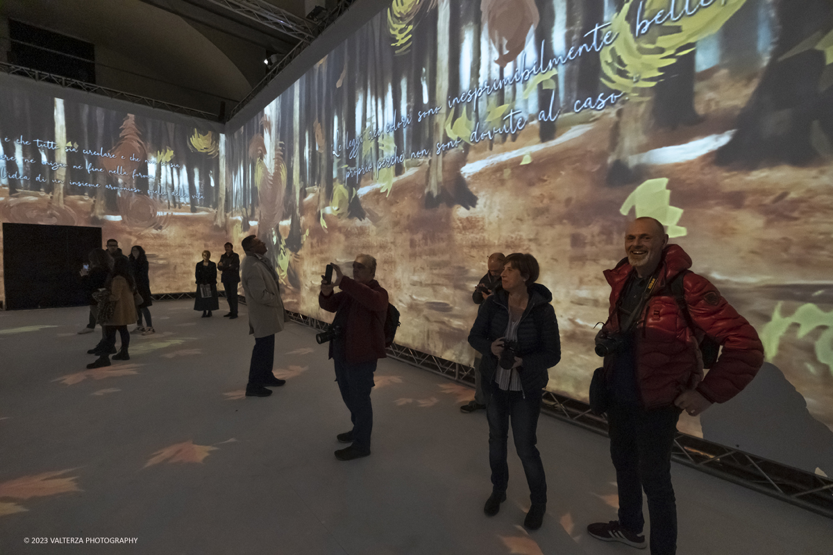 _DSF5729.jpg - 17/03/2023. Torino. Arriva a Torino VanGogh experience,  la mostra multimediale che abbraccia il visitatore in una nuova esperienza multisensoriale. Nella foto l'area del videomapping