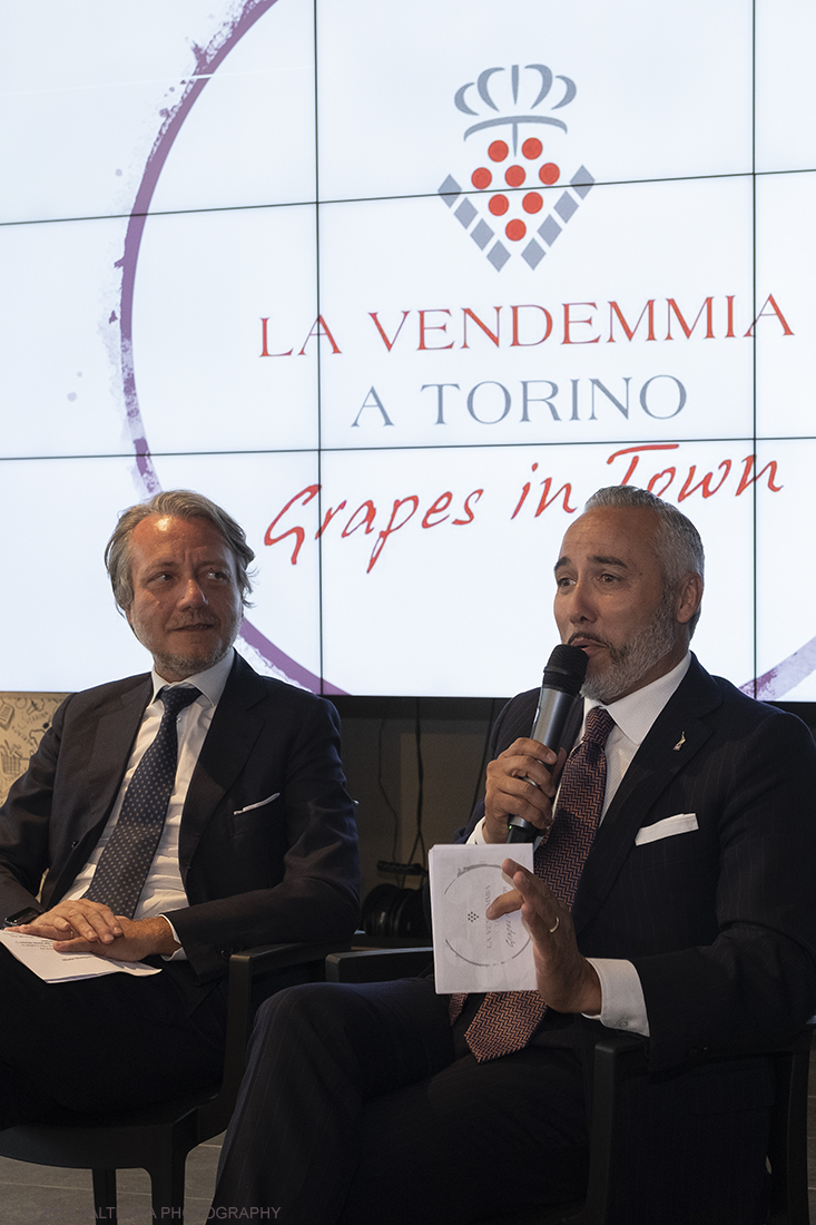 _DSF1036.jpg - 15-06-2019. Torino. Nove giorni di degustazioni, masterclass, incontri, visite guidate per apprezzare il Piemonte in un bicchiere: la cultura del vino, un paesaggio meraviglioso, le dimore piÃ¹ prestigiose, il valore del lavoro, lâ€™accoglienza e la convivialitÃ . Nella foto l'intervento di Fabio Carosso Vicedirettore Regione Piemonte