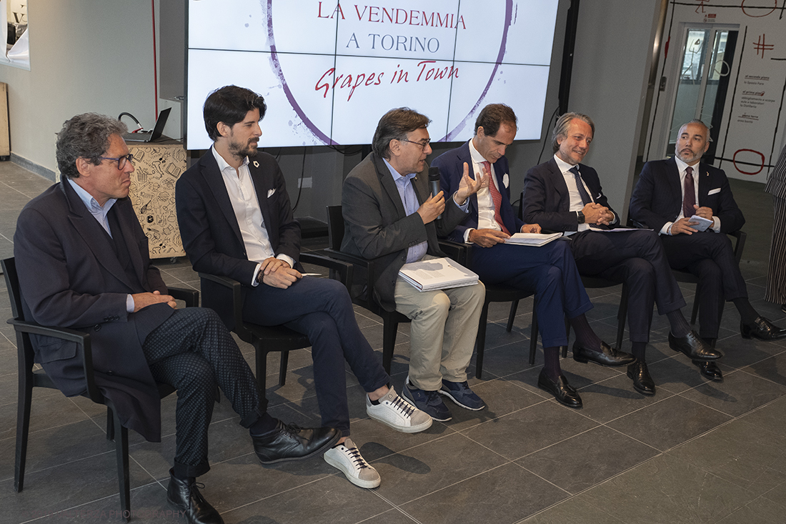 _DSF1095.jpg - 15-06-2019. Torino. Nove giorni di degustazioni, masterclass, incontri, visite guidate per apprezzare il Piemonte in un bicchiere: la cultura del vino, un paesaggio meraviglioso, le dimore piÃ¹ prestigiose, il valore del lavoro, lâ€™accoglienza e la convivialitÃ . Nella foto l'intervento di Roberto Cerrato Direttore Associazione Patrimonio dei Paesaggi Vitivinicoli di Langhe-Roero e Monferrato.