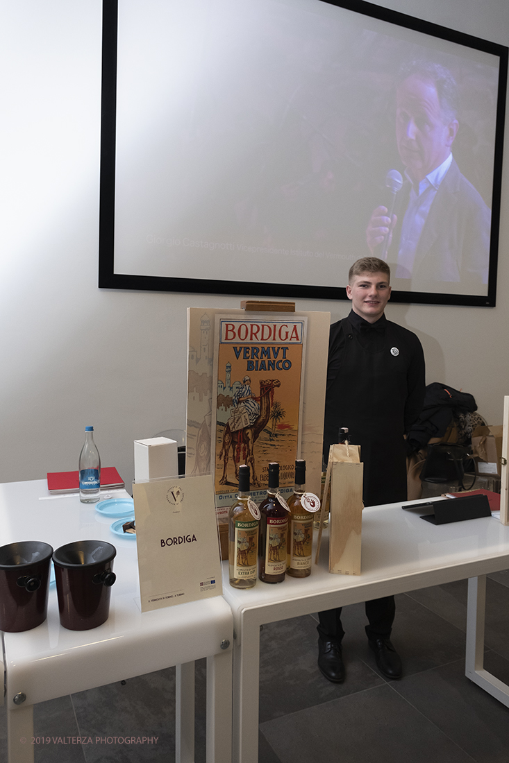 _DSF4759.jpg - 16-11-2019. Torino.   al vino aromatizzato Ã¨ stato dedicato un weekned giornata con degustazioni, miscelazioni e workshop, organizzata dallâ€™Istituto del Vermouth che ha invitato i 18 produttori storici per raccontare segreti e tradizione dello storico aperitivo. Nella foto l'area dove si degustano i Vermouth di 18 produttori storici italiani.