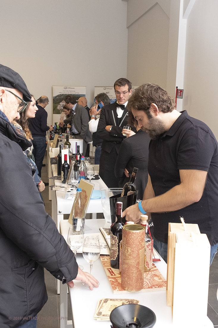 _DSF4769.jpg - 16-11-2019. Torino.   al vino aromatizzato Ã¨ stato dedicato un weekned giornata con degustazioni, miscelazioni e workshop, organizzata dallâ€™Istituto del Vermouth che ha invitato i 18 produttori storici per raccontare segreti e tradizione dello storico aperitivo. Nella foto  l'area dove si degustano i Vermouth di 18 produttori storici italiani.