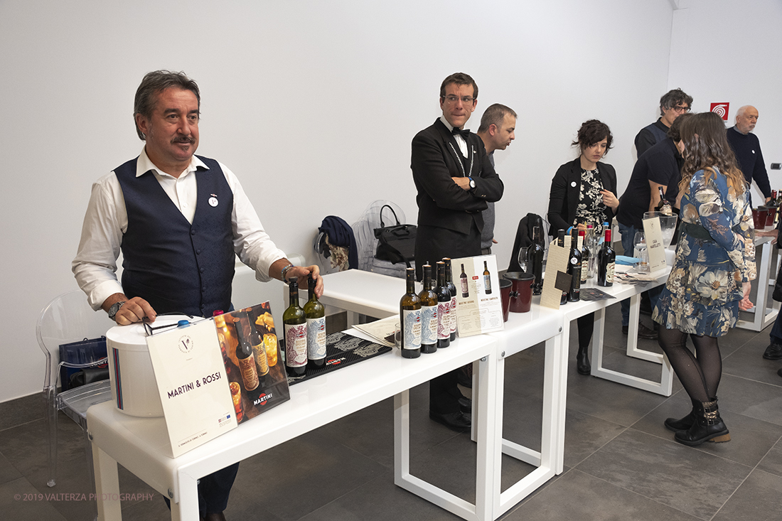 _DSF4772.jpg - 16-11-2019. Torino.   al vino aromatizzato Ã¨ stato dedicato un weekned giornata con degustazioni, miscelazioni e workshop, organizzata dallâ€™Istituto del Vermouth che ha invitato i 18 produttori storici per raccontare segreti e tradizione dello storico aperitivo. Nella foto l'area dove si degustano i Vermouth di 18 produttori storici italiani.