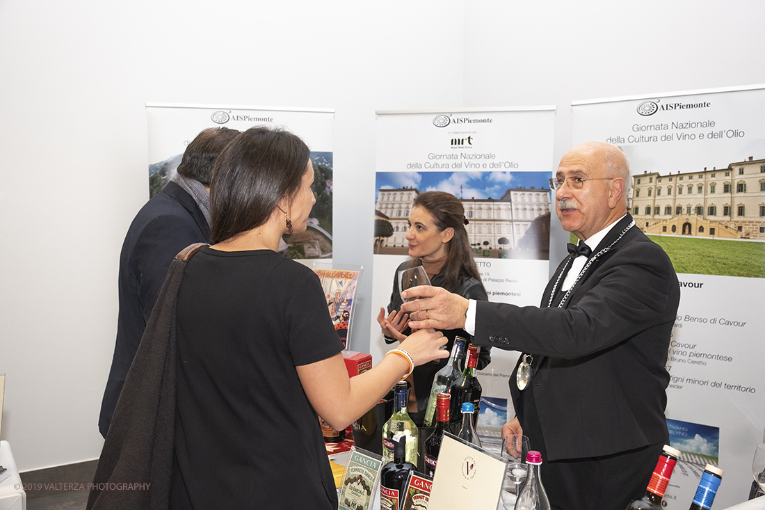 _DSF4784.jpg - 16-11-2019. Torino.   al vino aromatizzato Ã¨ stato dedicato un weekned giornata con degustazioni, miscelazioni e workshop, organizzata dallâ€™Istituto del Vermouth che ha invitato i 18 produttori storici per raccontare segreti e tradizione dello storico aperitivo. Nella foto l'area dove si degustano i Vermouth di 18 produttori storici italiani.