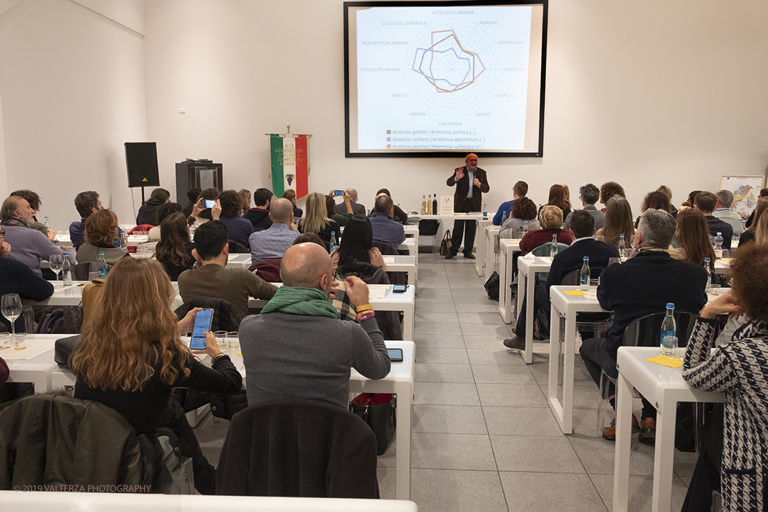 _DSF4851.jpg - 16-11-2019. Torino.   al vino aromatizzato Ã¨ stato dedicato un weekned giornata con degustazioni, miscelazioni e workshop, organizzata dallâ€™Istituto del Vermouth che ha invitato i 18 produttori storici per raccontare segreti e tradizione dello storico aperitivo. Nella foto l'ara dove si svolgono i workshop sul vermouth  per raccontare segreti e tradizione dello storico aperitivo.