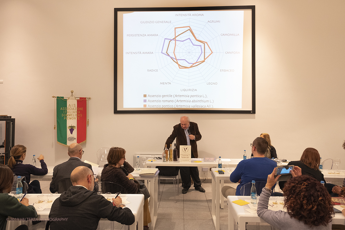 _DSF4859.jpg - 16-11-2019. Torino.   al vino aromatizzato Ã¨ stato dedicato un weekned giornata con degustazioni, miscelazioni e workshop, organizzata dallâ€™Istituto del Vermouth che ha invitato i 18 produttori storici per raccontare segreti e tradizione dello storico aperitivo. Nella foto l'ara dove si svolgono i workshop sul vermouth  per raccontare segreti e tradizione dello storico aperitivo.