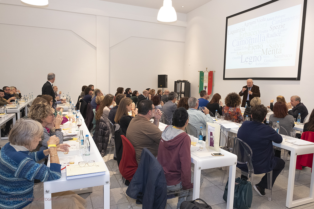 _DSF4879.jpg - 16-11-2019. Torino.   al vino aromatizzato Ã¨ stato dedicato un weekned giornata con degustazioni, miscelazioni e workshop, organizzata dallâ€™Istituto del Vermouth che ha invitato i 18 produttori storici per raccontare segreti e tradizione dello storico aperitivo. Nella foto l'ara dove si svolgono i workshop sul vermouth  per raccontare segreti e tradizione dello storico aperitivo.