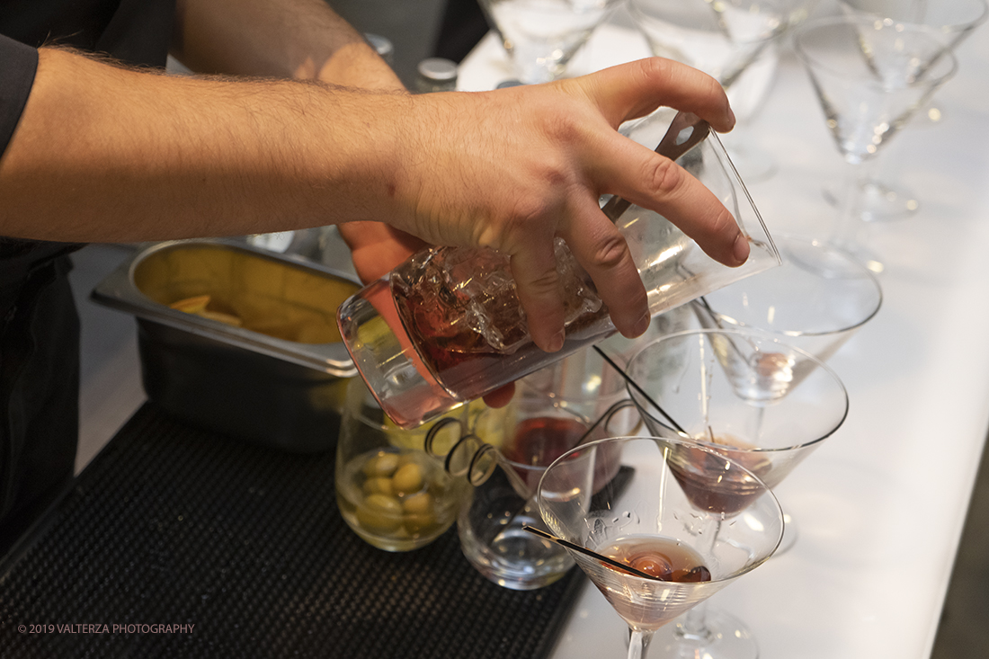 _DSF4916.jpg - 16-11-2019. Torino.   al vino aromatizzato Ã¨ stato dedicato un weekned giornata con degustazioni, miscelazioni e workshop, organizzata dallâ€™Istituto del Vermouth che ha invitato i 18 produttori storici per raccontare segreti e tradizione dello storico aperitivo. Nella foto l'area dove si preparano e si degustano i cocktails a base di Vermouth