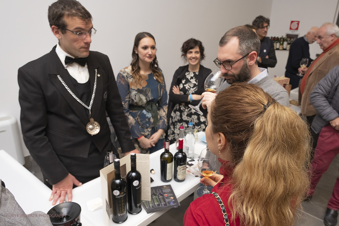 _DSF4941.jpg - 16-11-2019. Torino.   al vino aromatizzato Ã¨ stato dedicato un weekned giornata con degustazioni, miscelazioni e workshop, organizzata dallâ€™Istituto del Vermouth che ha invitato i 18 produttori storici per raccontare segreti e tradizione dello storico aperitivo. Nella foto l'area dove si degustano i Vermouth di 18 produttori storici italiani.