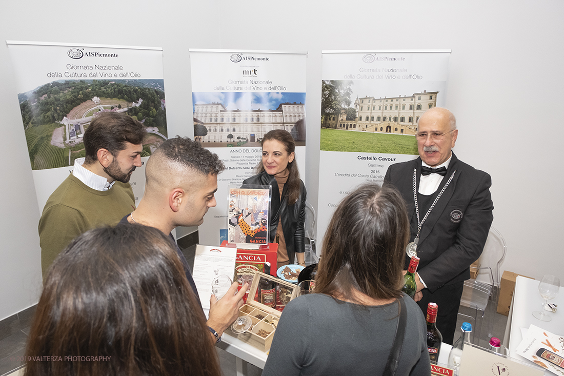 _DSF4962.jpg - 16-11-2019. Torino.   al vino aromatizzato Ã¨ stato dedicato un weekned giornata con degustazioni, miscelazioni e workshop, organizzata dallâ€™Istituto del Vermouth che ha invitato i 18 produttori storici per raccontare segreti e tradizione dello storico aperitivo. Nella foto l'area dove si degustano i Vermouth di 18 produttori storici italiani.