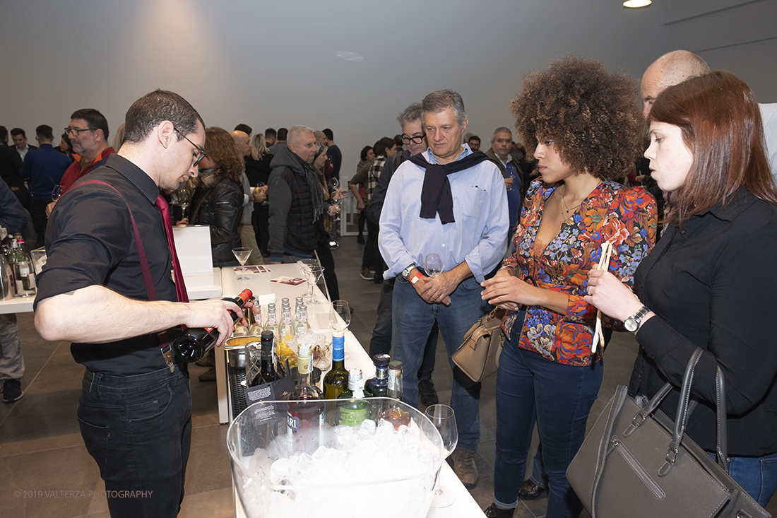 _DSF5005.jpg - 16-11-2019. Torino.   al vino aromatizzato Ã¨ stato dedicato un weekned giornata con degustazioni, miscelazioni e workshop, organizzata dallâ€™Istituto del Vermouth che ha invitato i 18 produttori storici per raccontare segreti e tradizione dello storico aperitivo. Nella foto l'area dove si preparano e si degustano i cocktails a base di Vermouth