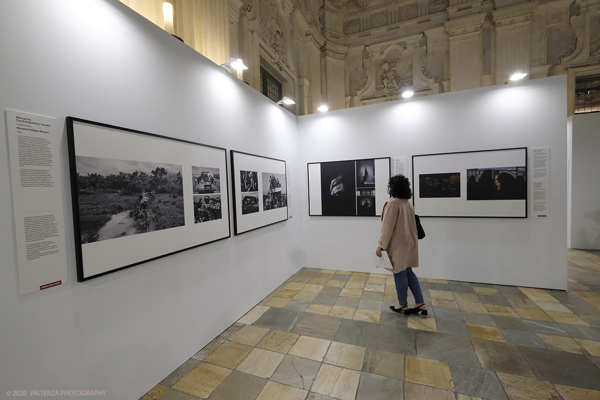 _DSF7514.jpg - 09/10/2020.Torino. Il World Press Photo a Palazzo Madama. Nella foto in visita alla mostra