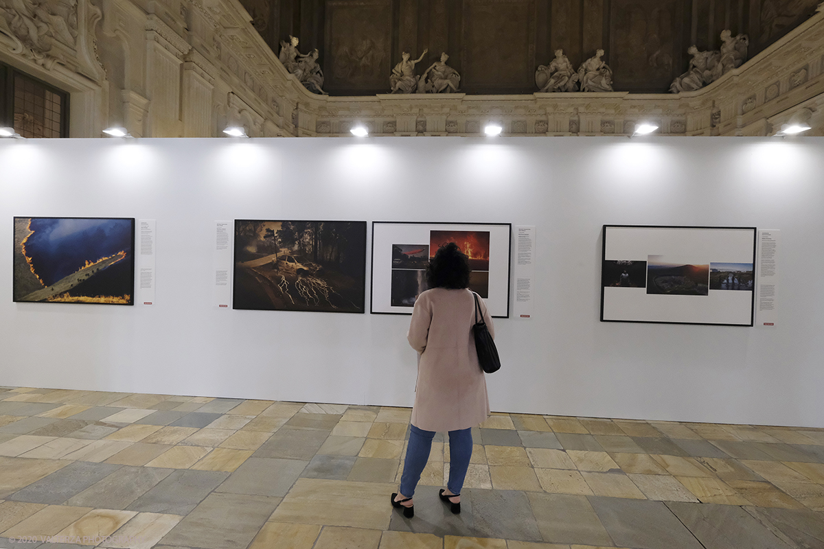 _DSF7621.jpg - 09/10/2020.Torino. Il World Press Photo a Palazzo Madama. Nella foto in visita alla mostra