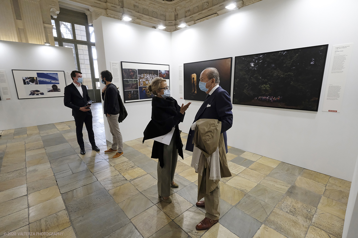 _DSF7818.jpg - 09/10/2020.Torino. Il World Press Photo a Palazzo Madama. Nella foto il presidente della fondazione Torino Musei Maurizio Cibrario  in visita alla mostra