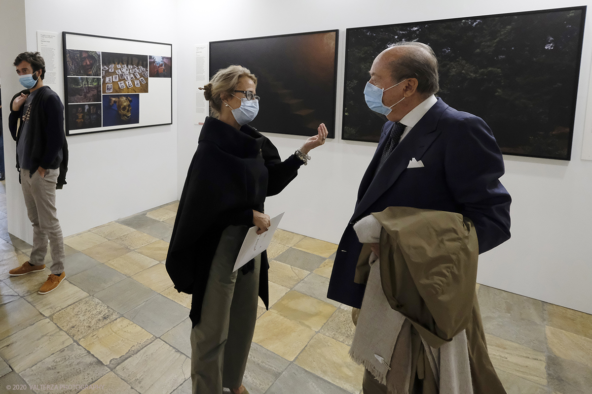 _DSF7822.jpg - 09/10/2020.Torino. Il World Press Photo a Palazzo Madama. Nella foto il presidente della fondazione Torino Musei Maurizio Cibrario  in visita alla mostra