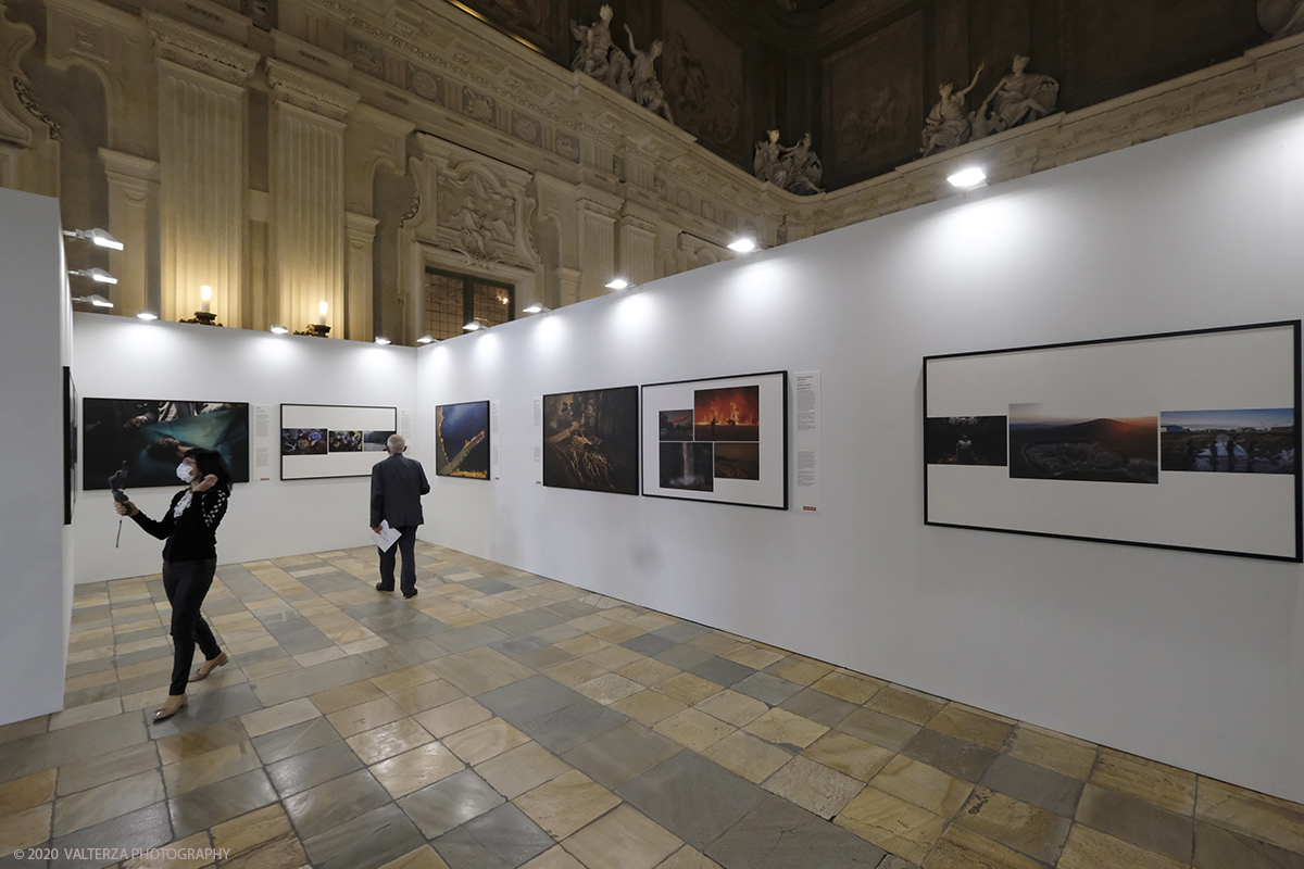 _DSF7831.jpg - 09/10/2020.Torino. Il World Press Photo a Palazzo Madama. Nella foto in visita alla mostra