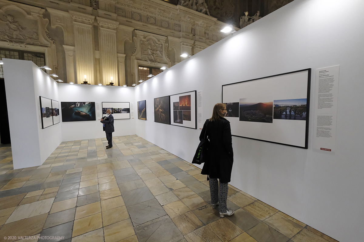 _DSF7837.jpg - 09/10/2020.Torino. Il World Press Photo a Palazzo Madama. Nella foto in visita alla mostra