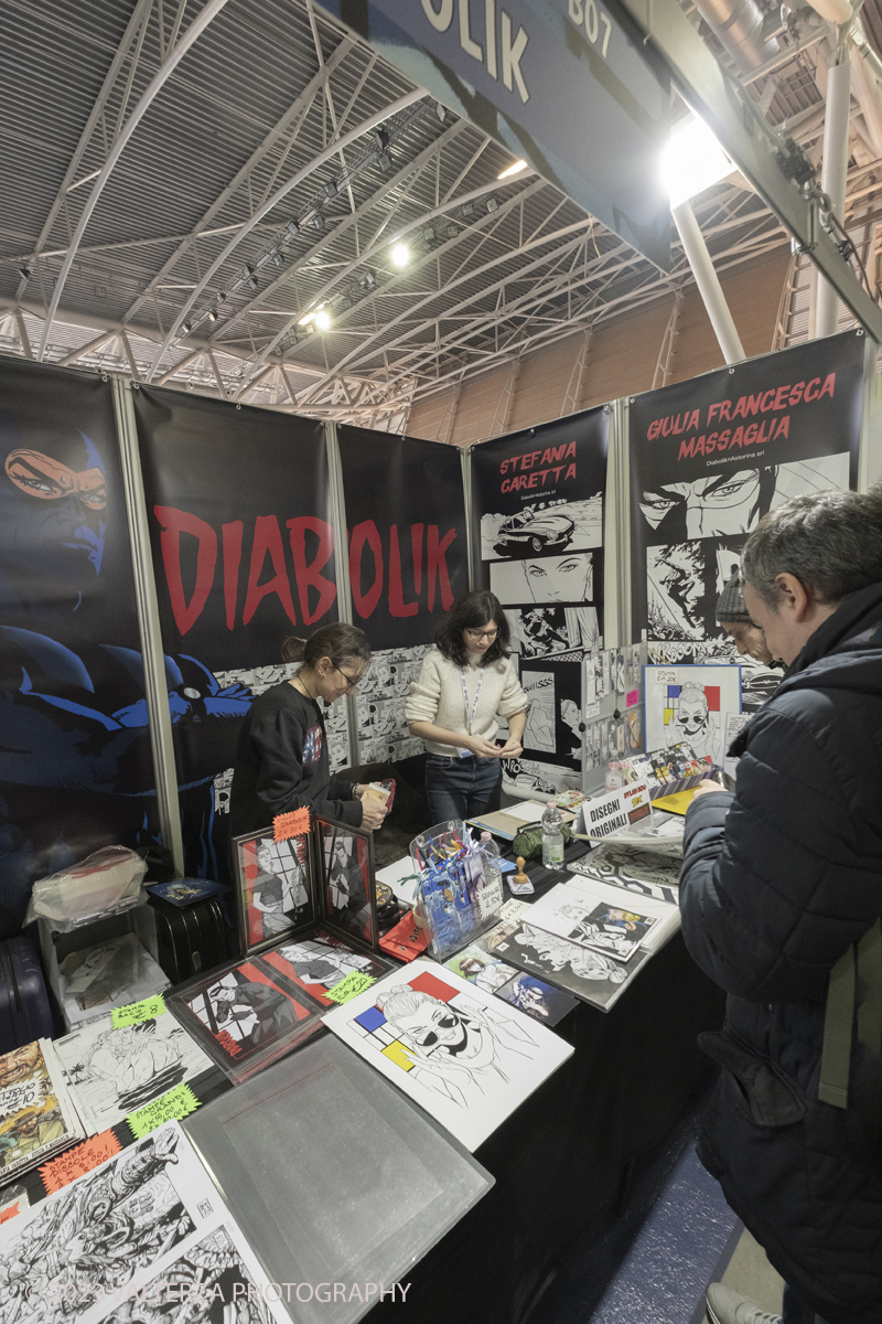 _DSF0132.jpg - 16/12/20'23. Torino. Xmas Comics 2023, eâ€™ giunto alla nona edizione natalizia della mostra  . dedicata ai fumetti, games, videogames, cosplay e youtubers. Nella foto nella foto lo stand delle disegnatrici di Diabolik Stefania Caretta e Giulia Francesca Massaglia