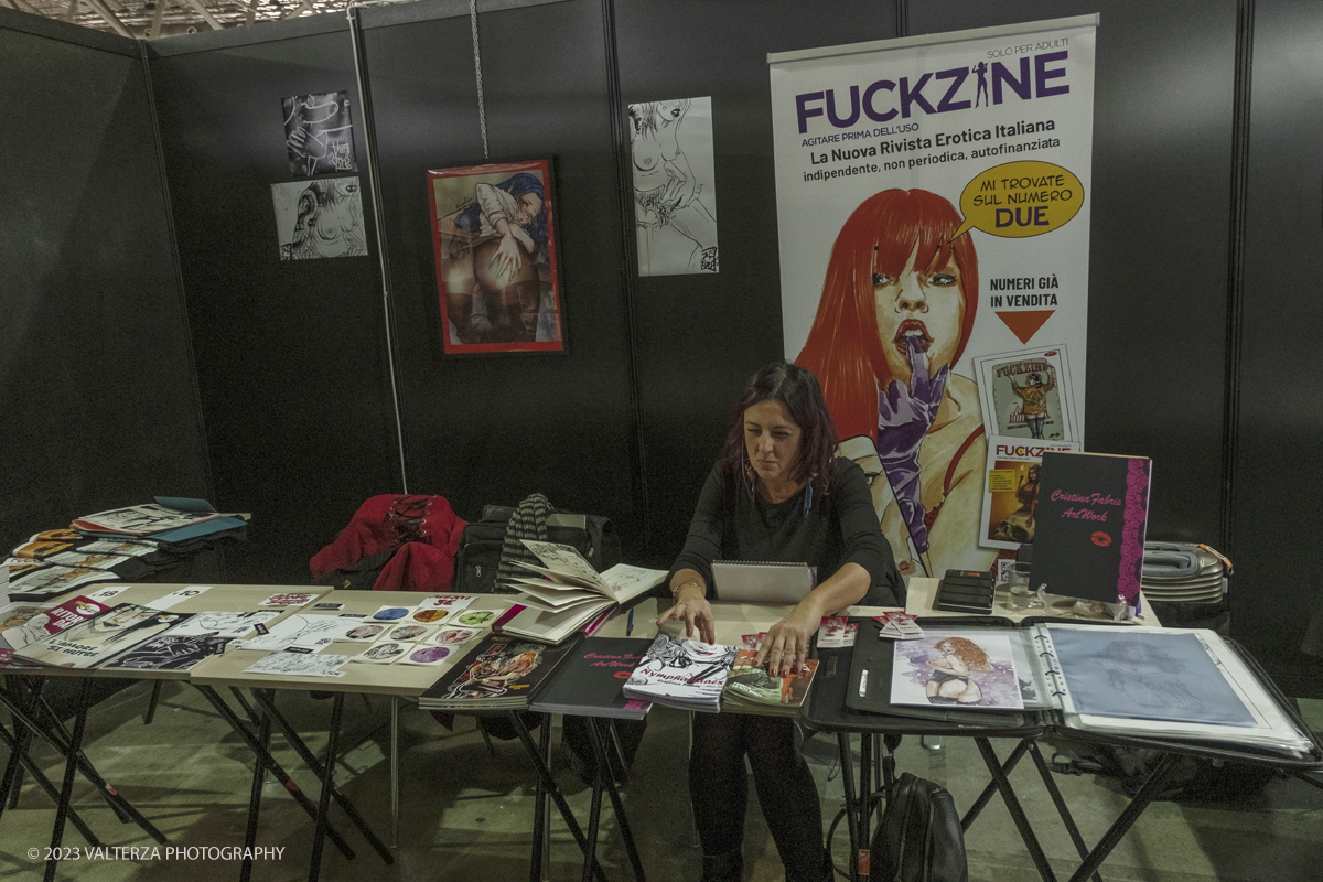 _DSF4417.jpg - 16/12/20'23. Torino. Xmas Comics 2023, eâ€™ giunto alla nona edizione natalizia della mostra  . dedicata ai fumetti, games, videogames, cosplay e youtubers. Nella foto interno area rossa dedicata al fumrtto erotico