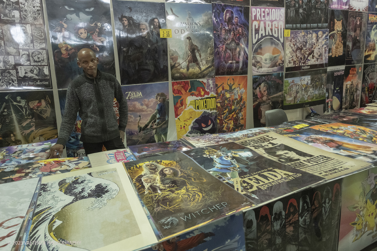 _DSF4494.jpg - 16/12/20'23. Torino. Xmas Comics 2023, eâ€™ giunto alla nona edizione natalizia della mostra  . dedicata ai fumetti, games, videogames, cosplay e youtubers. Nella foto merchandising della fiera