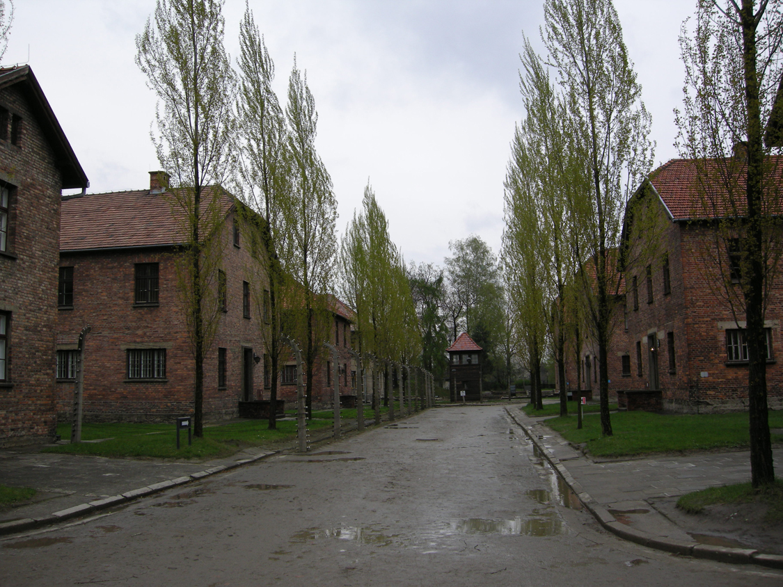 Auschwitz-07.jpg