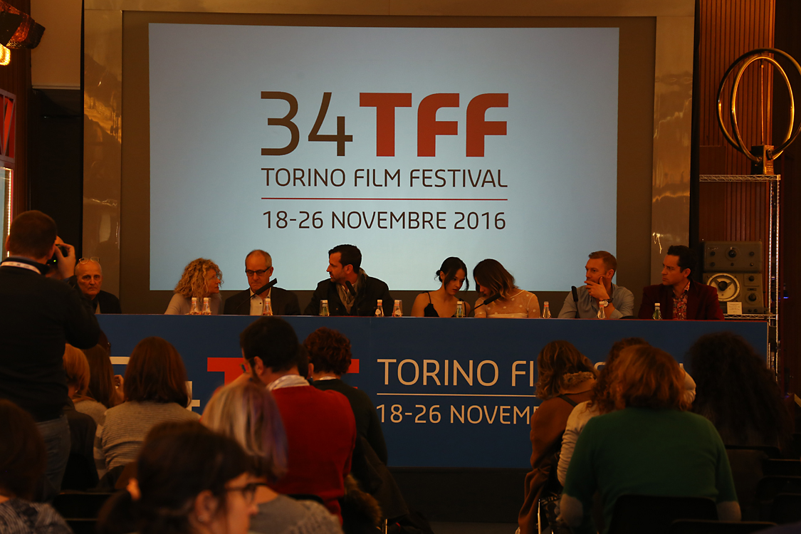 ConfStampa_35.jpg - Craig Goodwill (regista), AnaleightTipton, Marta Gastini, Jakob Cedegren, Valentin Merlet (attori), Neil Dunn(produttore) di Sadie (Canada/Italia, 2016), Paolo Manera (FCTP).