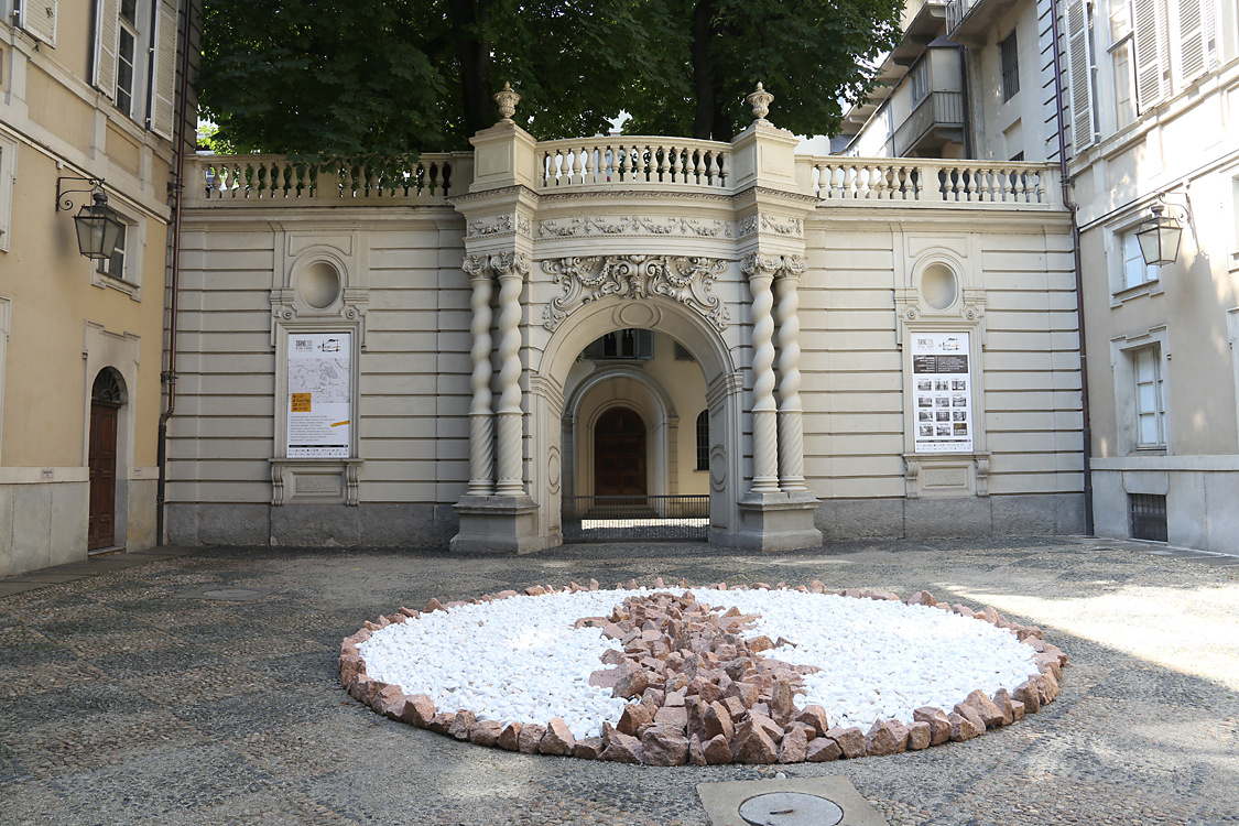 ArteAlleCorti_066.jpg - Richard LONG - Blu Sky Circle - Palazzo Asinari di San Marzano