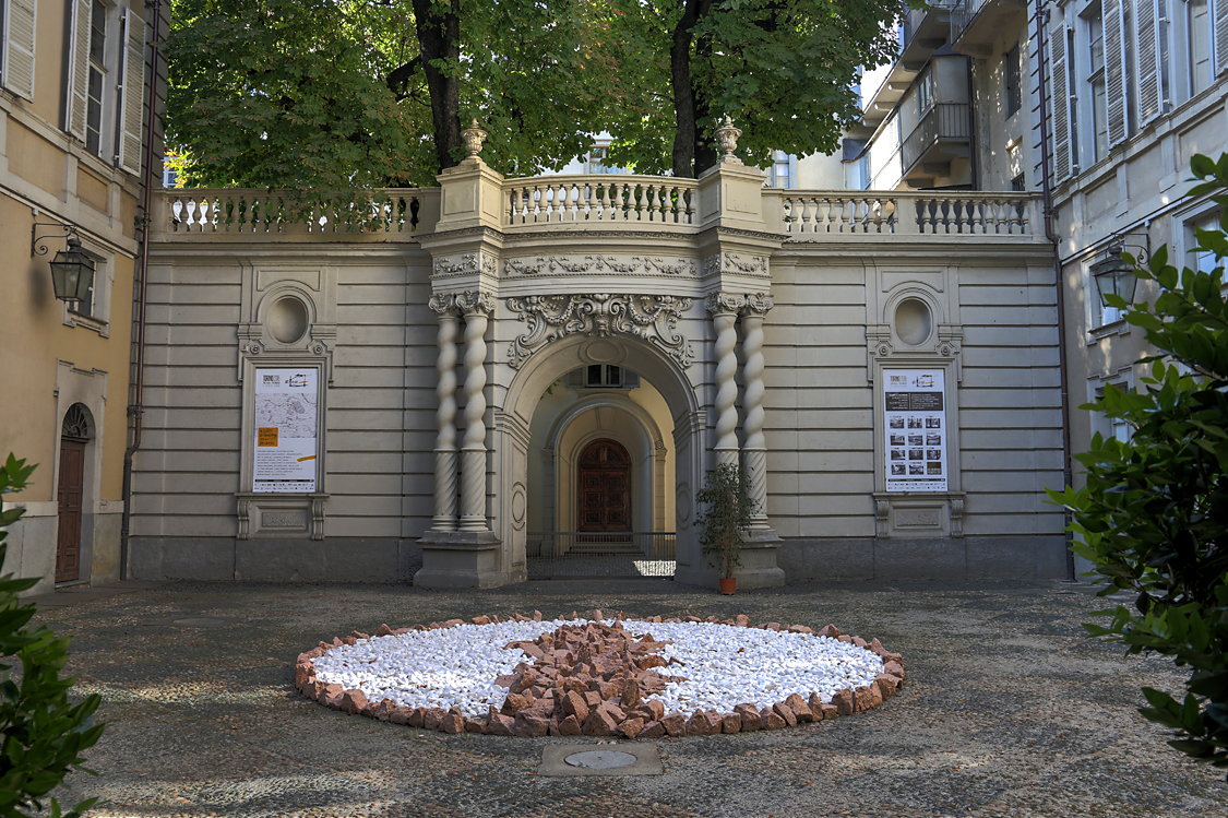 ArteAlleCorti_073.jpg - Richard LONG - Blu Sky Circle - Palazzo Asinari di San Marzano